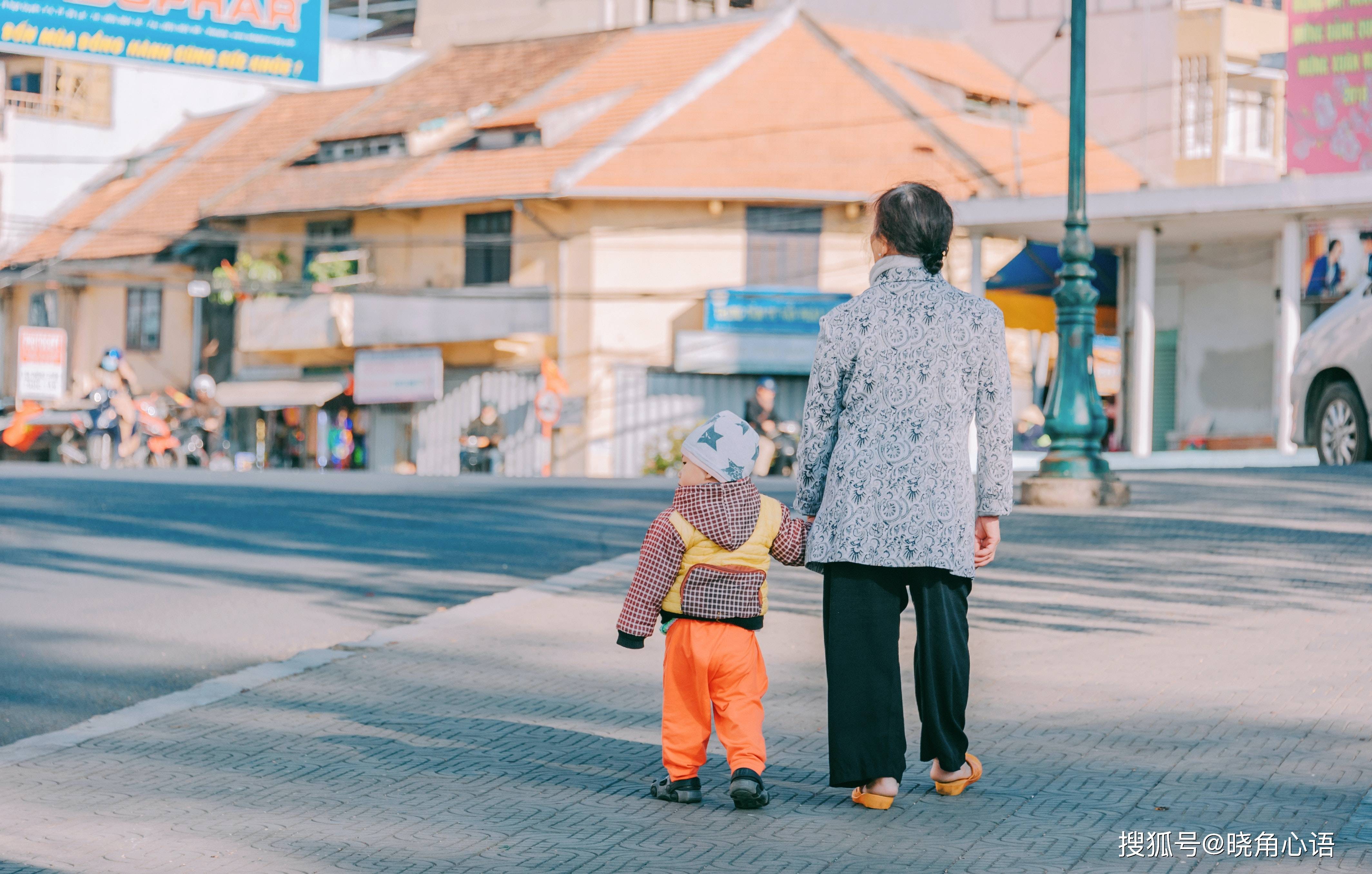 68岁老人退休金8千1年向3个女人求婚均被拒为啥都不愿再婚