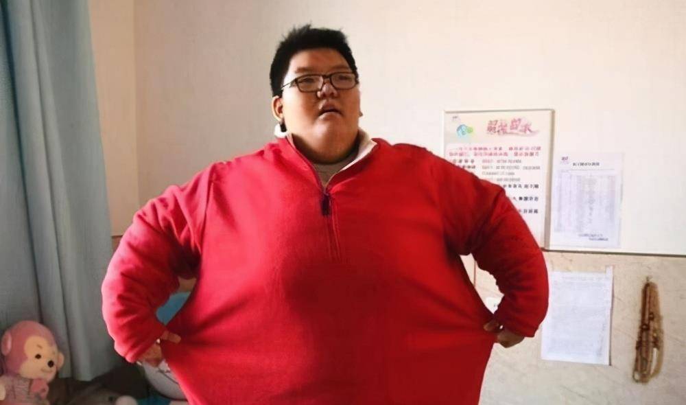 原创举重天才才力:8年夺60个冠军,退役成保安,去世时仅剩300