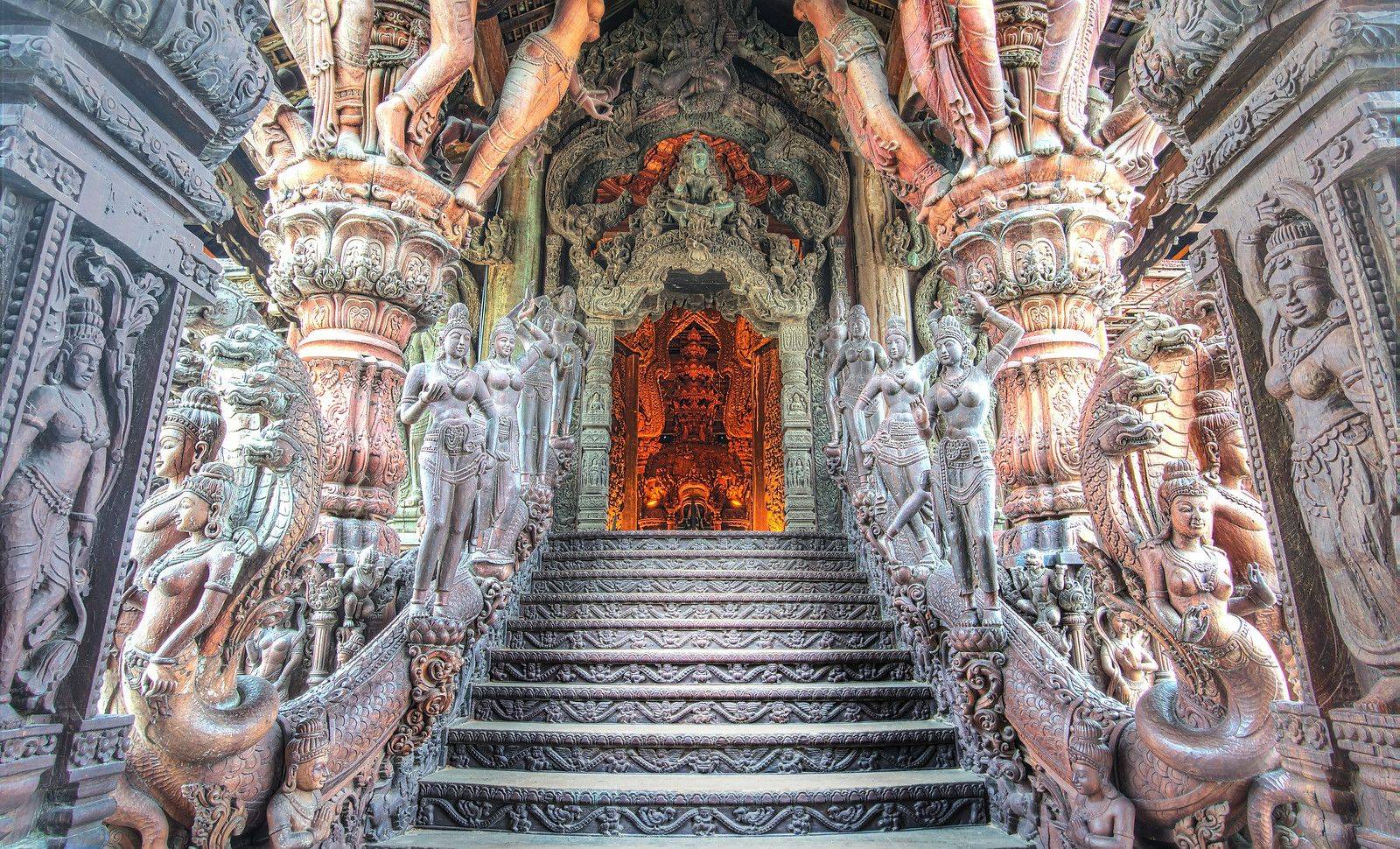 建造40年仍未完成的寺庙：室内超2千平米，建筑完全用木头建成