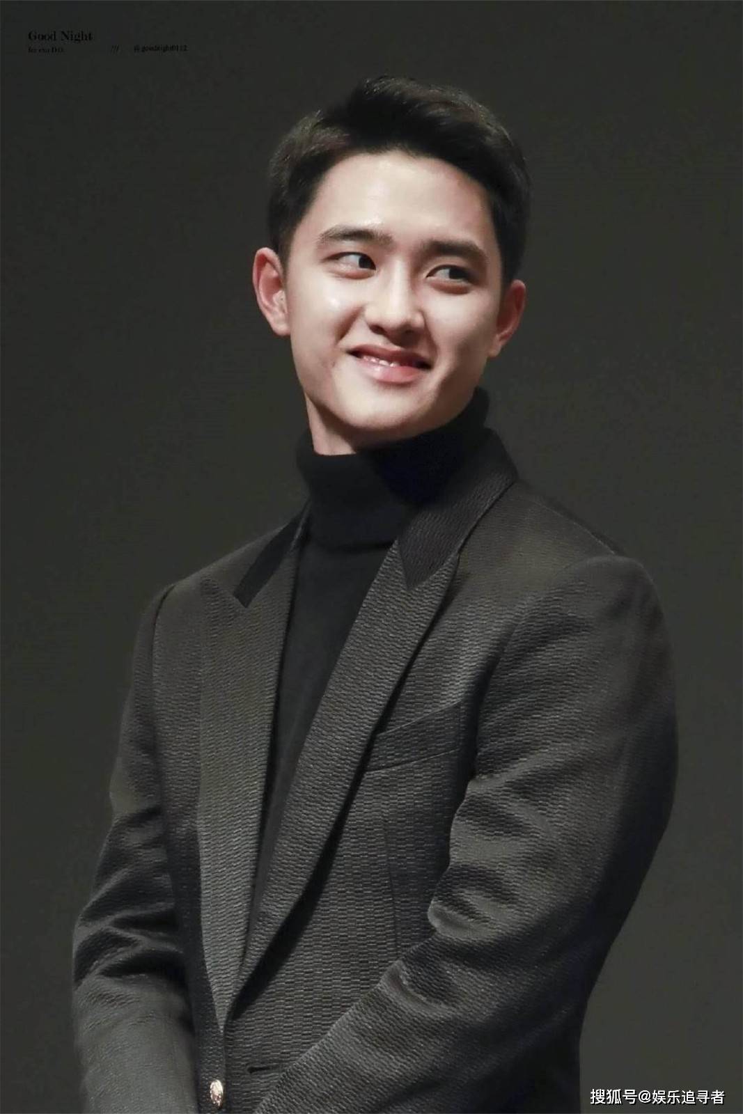 原创exo的都暻秀透露他已经在为solo专辑录制歌曲那歌词呢