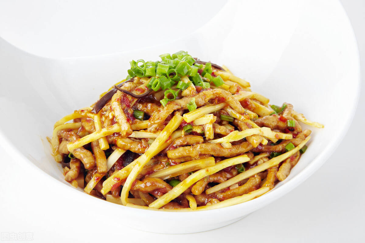 竹笋炒肉丝春天炒鲜嫩的家常菜香辣鲜香超下饭美味的家常菜