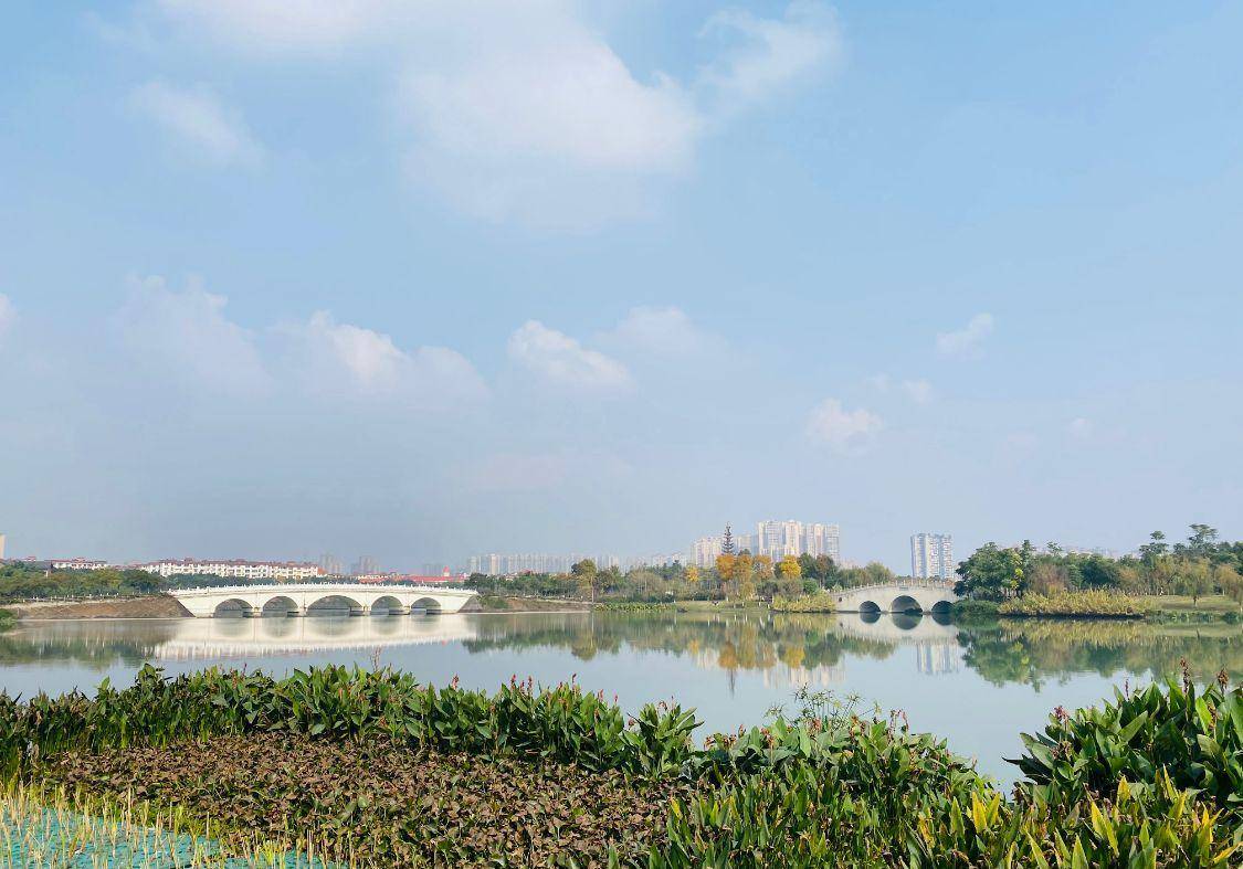四川最大的城市公园，面积2502亩，环境优雅，免费对游客开放