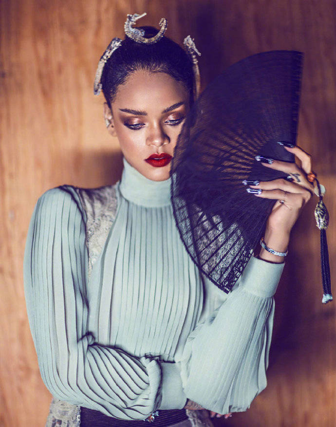 Rihanna拍大片庆33岁生日 造型多变性感复古有韵味-搜狐大视野-搜狐新闻