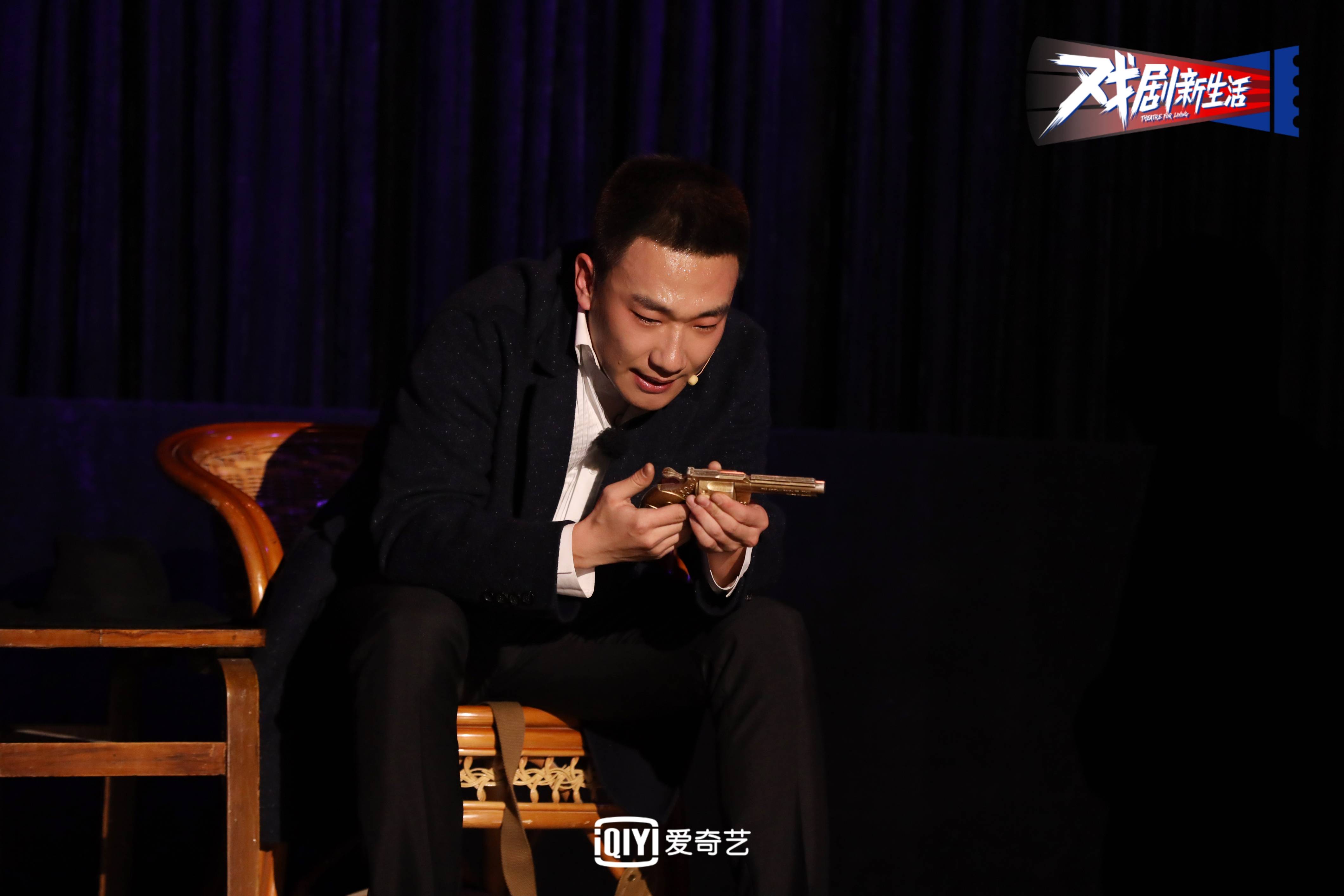 话剧《一个绝望的人》,吴昊宸搭档演员刘晓晔,刘晓邑,讲述了一次绝望