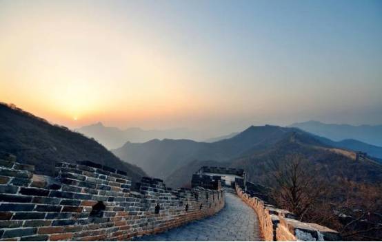 万里长城，遥远东方的一条巨龙，中国旅游景点航向必选之地