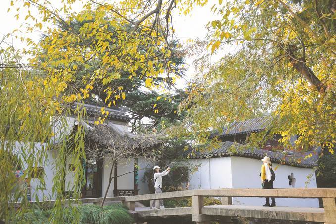 冒辟疆著作红楼梦的若干力证