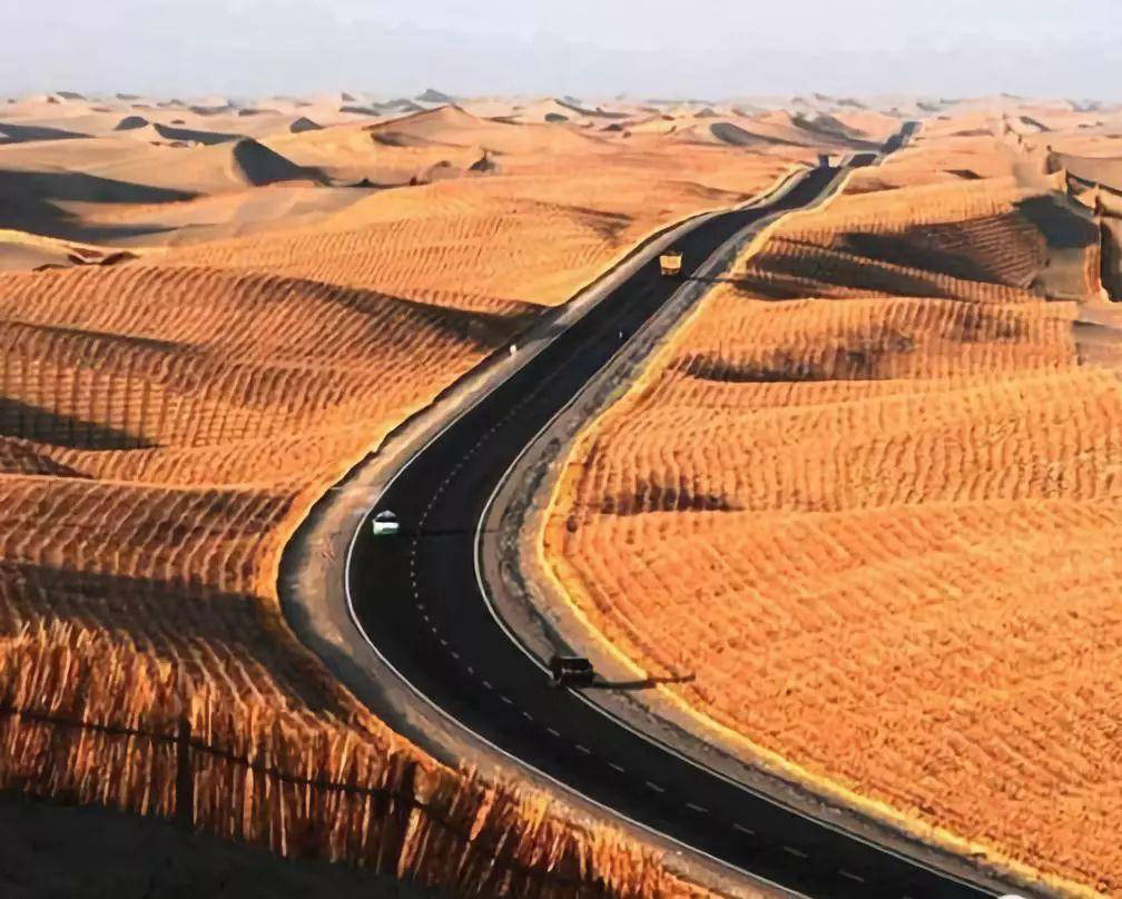 中国沙漠中出现超级工程，贯穿境内最长沙漠，总长度达到520公里
