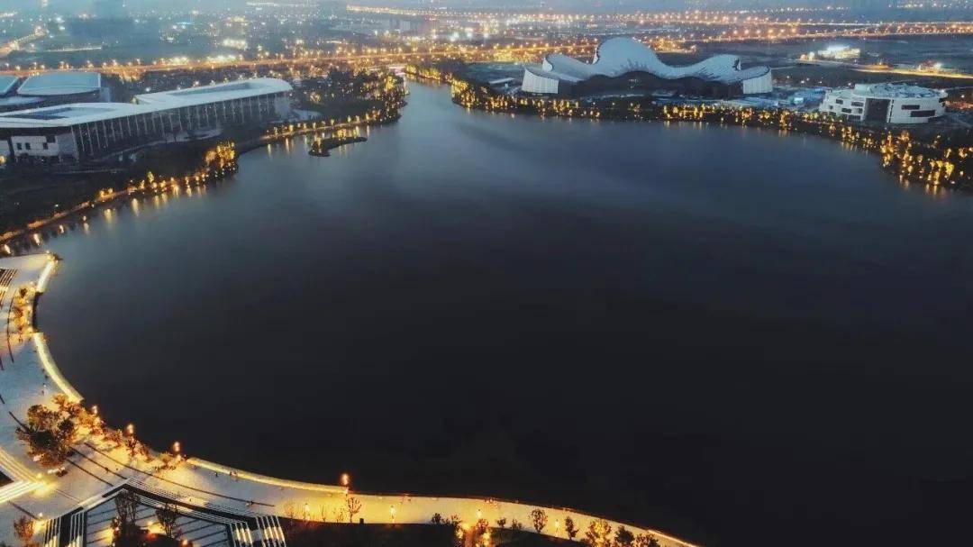 奋力奔跑中天智能装备智跑团紫琅湖牛年首跑