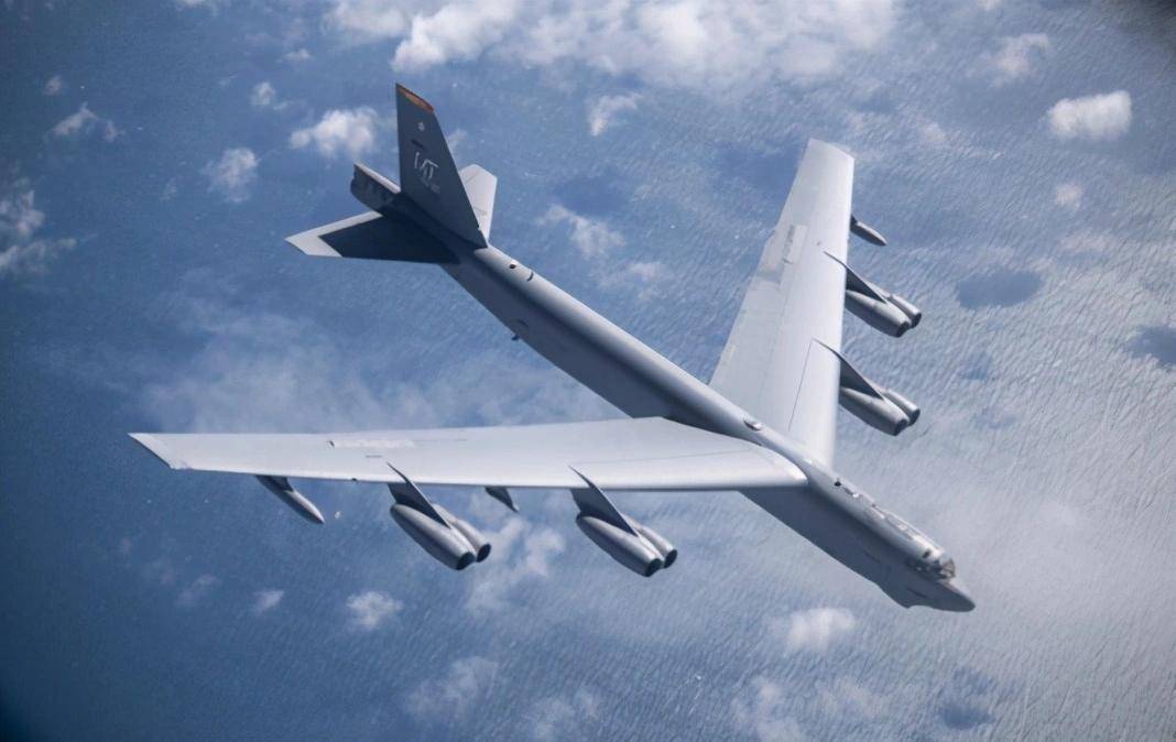 在美国空军现役三款战略轰炸机中,b-52服役期最长却依然承担着繁重的