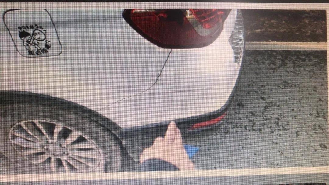 上饶弋阳一小车转弯未让直行,负全责!