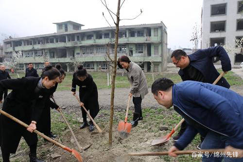 市委宣传部副部长,纪念馆党委书记,主任冯正碧,党委班子成员马晓燕