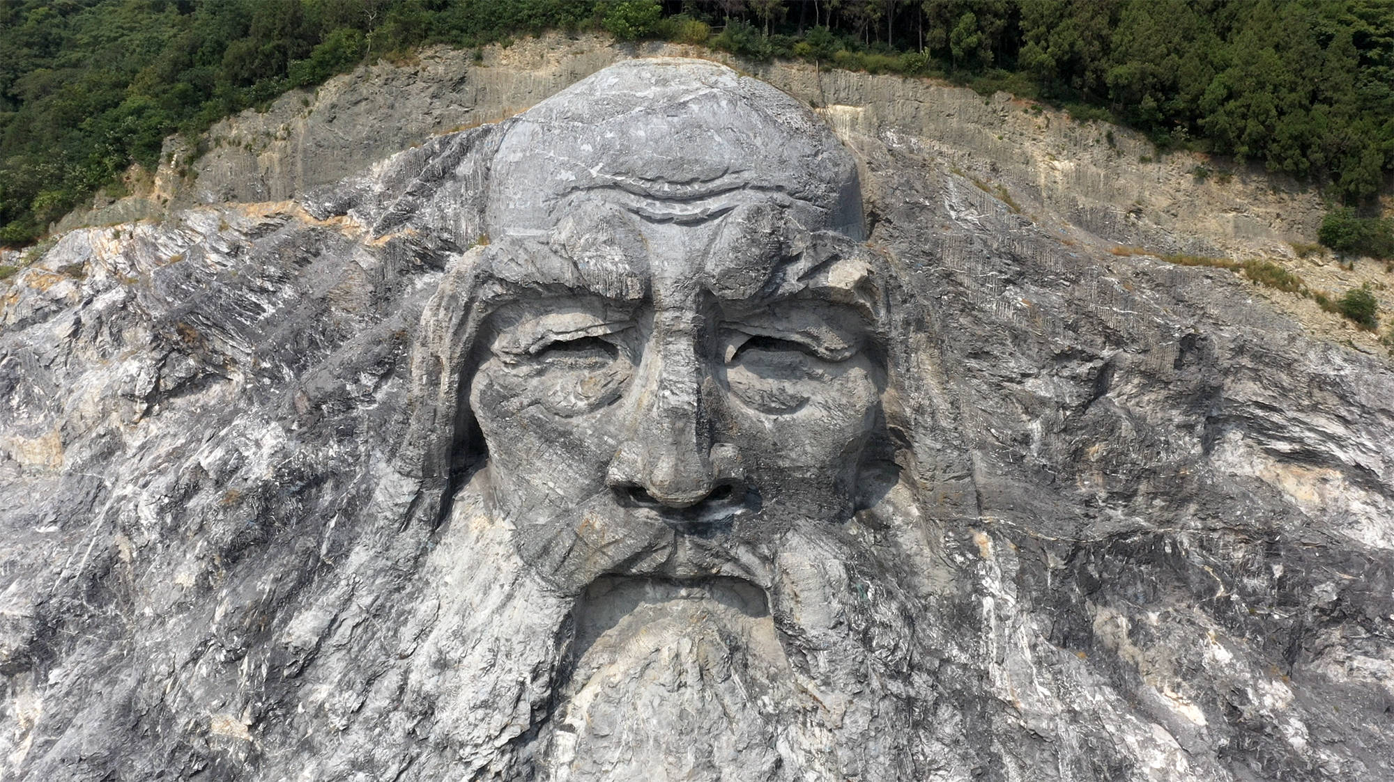 《你好,李焕英》火了,贾玲老家襄阳的这座山体雕塑,却鲜为人知