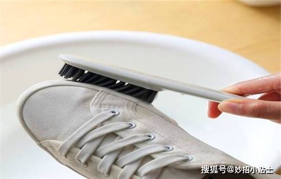 小白鞋怎么去黄渍 8cbdbc2506834e5a828bbd5182d78177.jpeg
