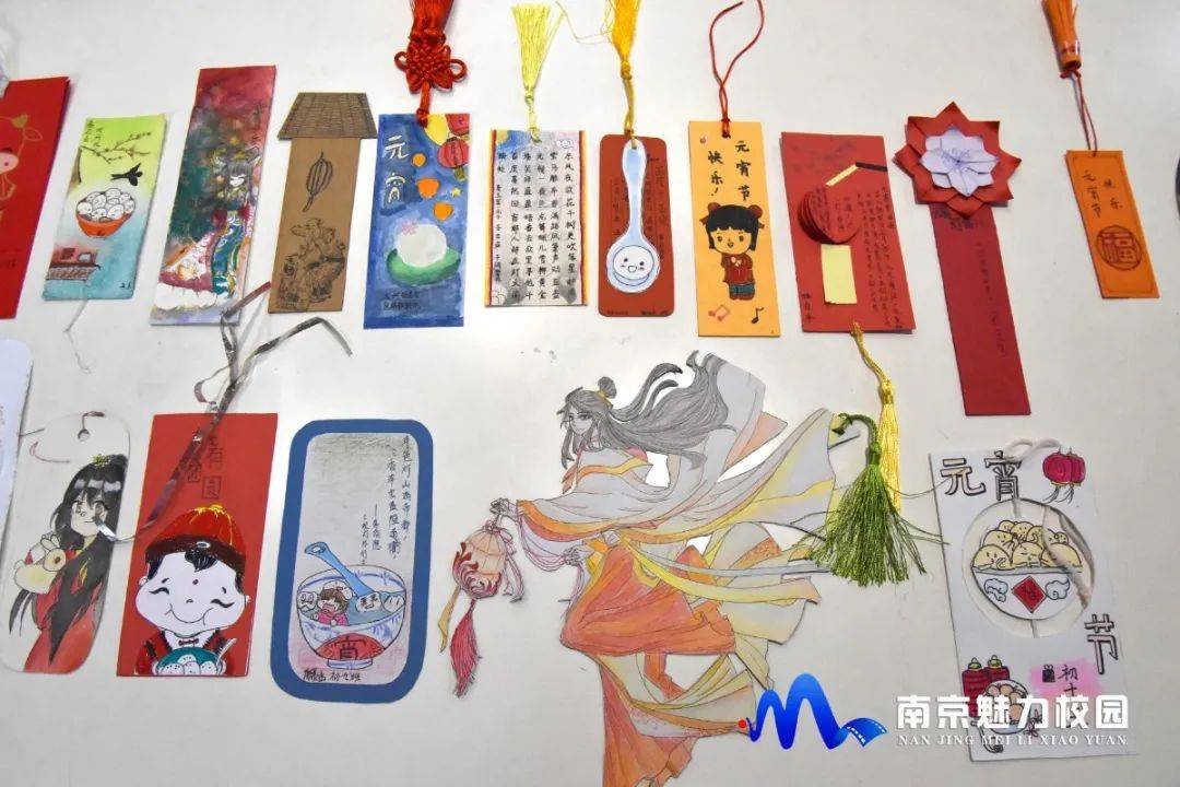 书签上写下元宵节的来历传说,诗词,歌词和短文等,精心绘制元宵节书签