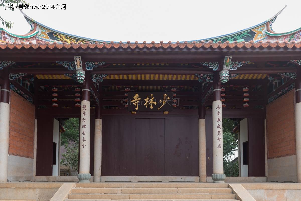 福建泉州也有一座少林寺，由河南少林寺僧人创办，以武术闻名
