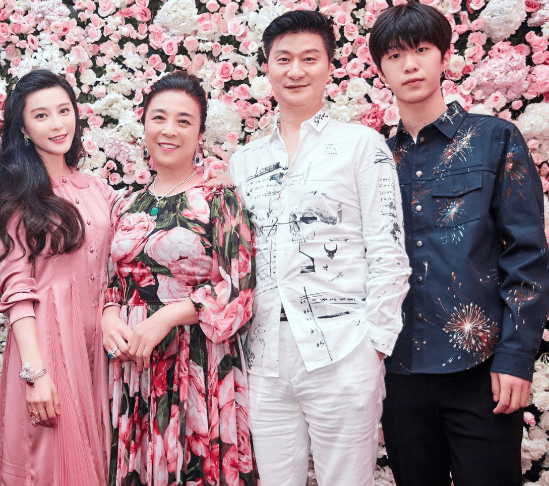 原创范冰冰妈妈真壕红宝石项链一颗比一颗大配真丝外套贵妇范十足