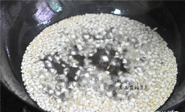 怎么快速的剥软玉米粒 033443d0aec7403db43d8d88c0fd068c.jpeg