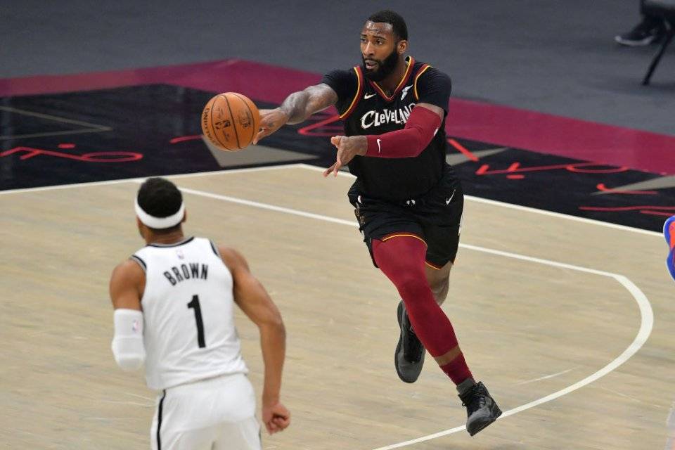 中锋曾比肩浓眉,今篮网,快船等争冠队有意,但湖人只想白嫖_德拉蒙德