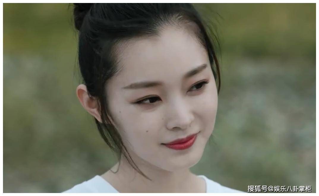 宋轶被骂上热搜，扯开了“田园女权”最后一块遮羞布