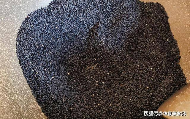 怎样在家自己制作芝麻片 d3e2599c8cb14af8aed3a807b8b34b1a.jpeg
