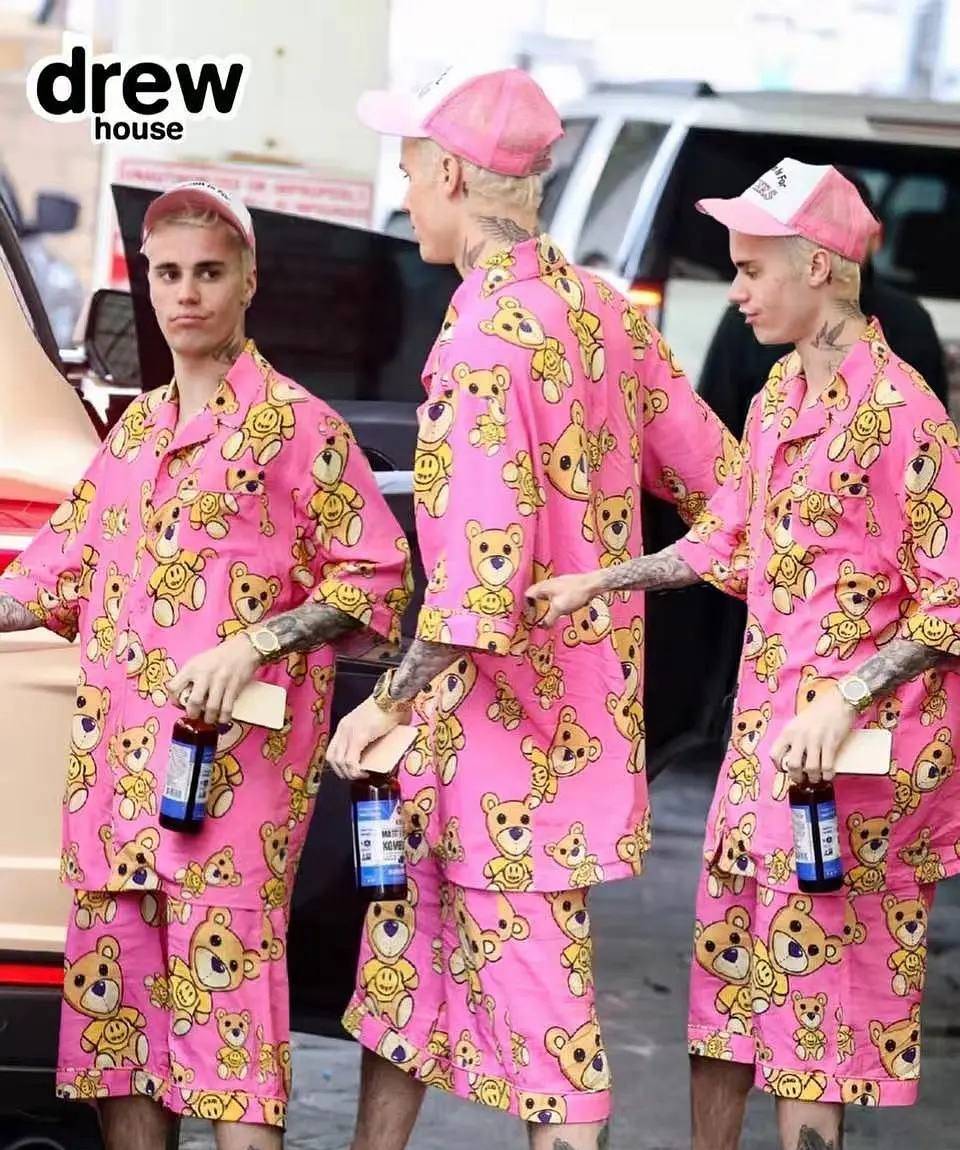 失败的原因也很明显——抄袭了贾斯丁比伯的品牌,被粉丝抵制.