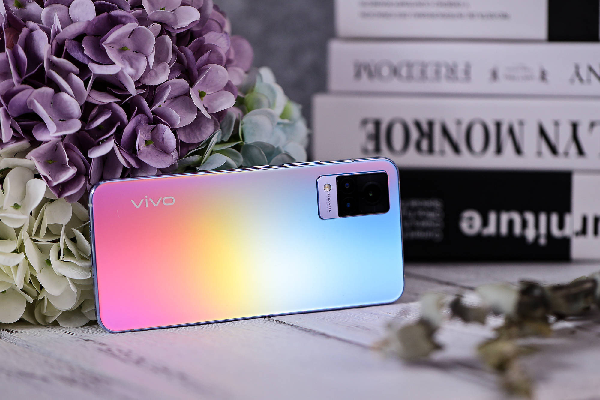 轻薄渐变炫彩机身 vivo s9手机外观图赏