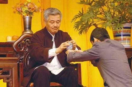 十大名丑冯涛离婚,曾收宋小宝为徒,后又拒绝以师徒关系相称_二人转