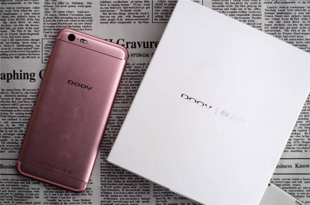 曾打造中国首款女性手机,巅峰时期家喻户晓,今却没落卖起老人机_朵唯