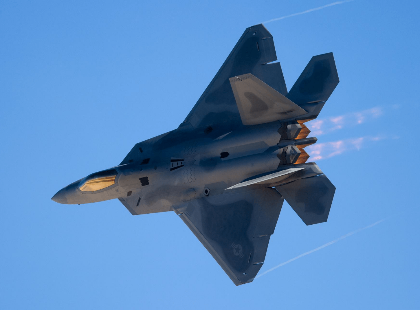 韩国高调公开kf-x进展,模型神似歼20鸭翼布局,韩媒:比f35还出色_战斗