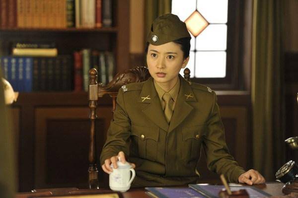 16岁当兵19岁考入中戏出道到爆红她只用了五年的时间