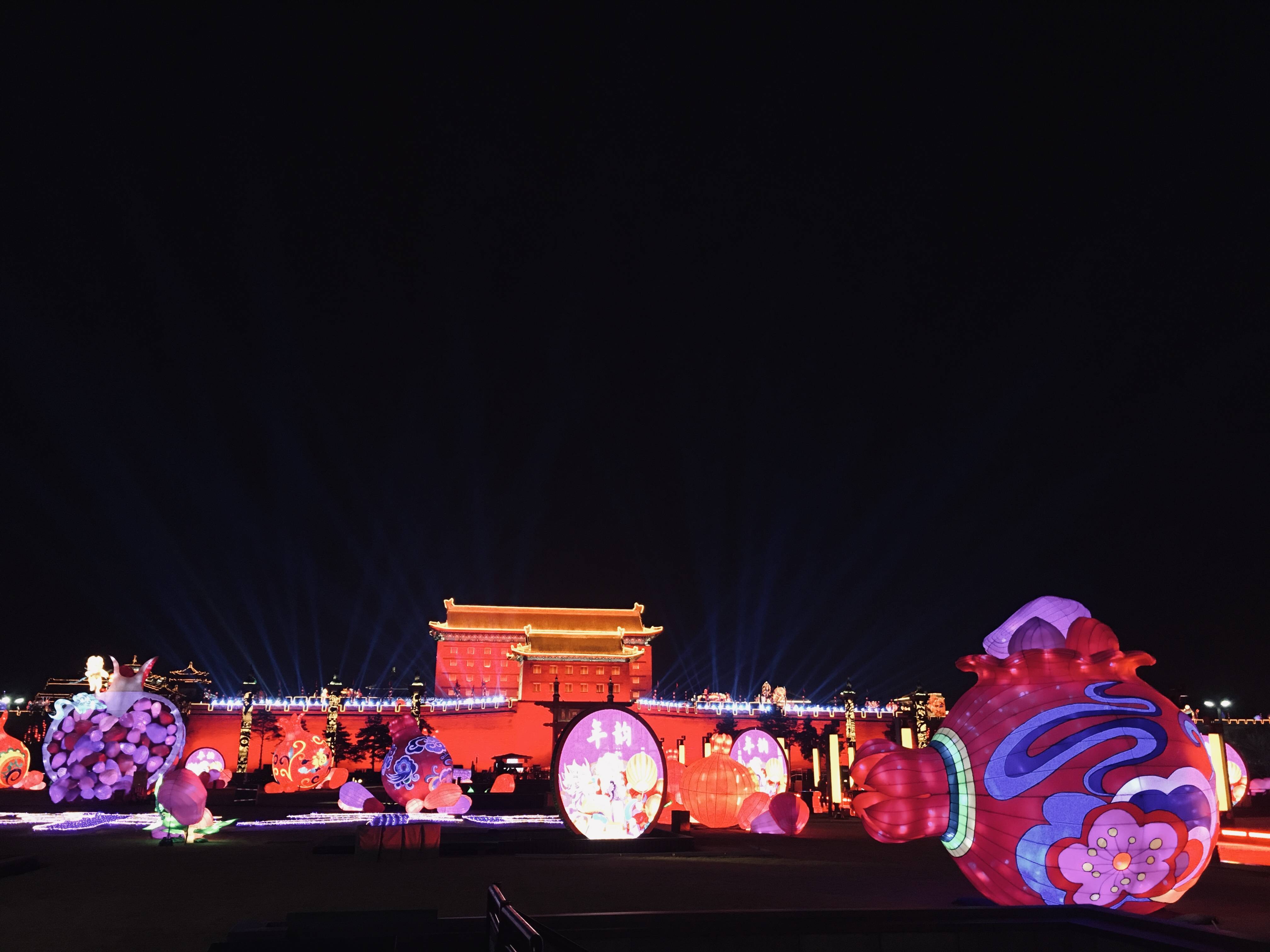 西安城墙灯会绚丽夺目引客来 在传承与创新中让游人大饱眼福