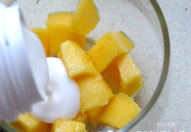 怎么做水果冰块好吃 8414d99edda64cb0809e7f81b953058a.jpeg