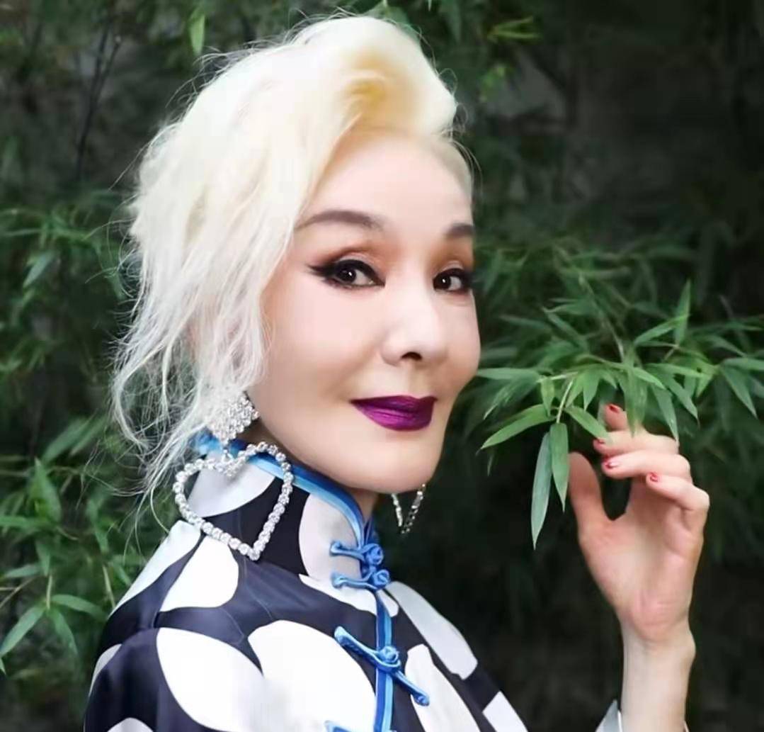 豪门贵妇专业户,晚年丧子,如今72岁的她过得怎么样