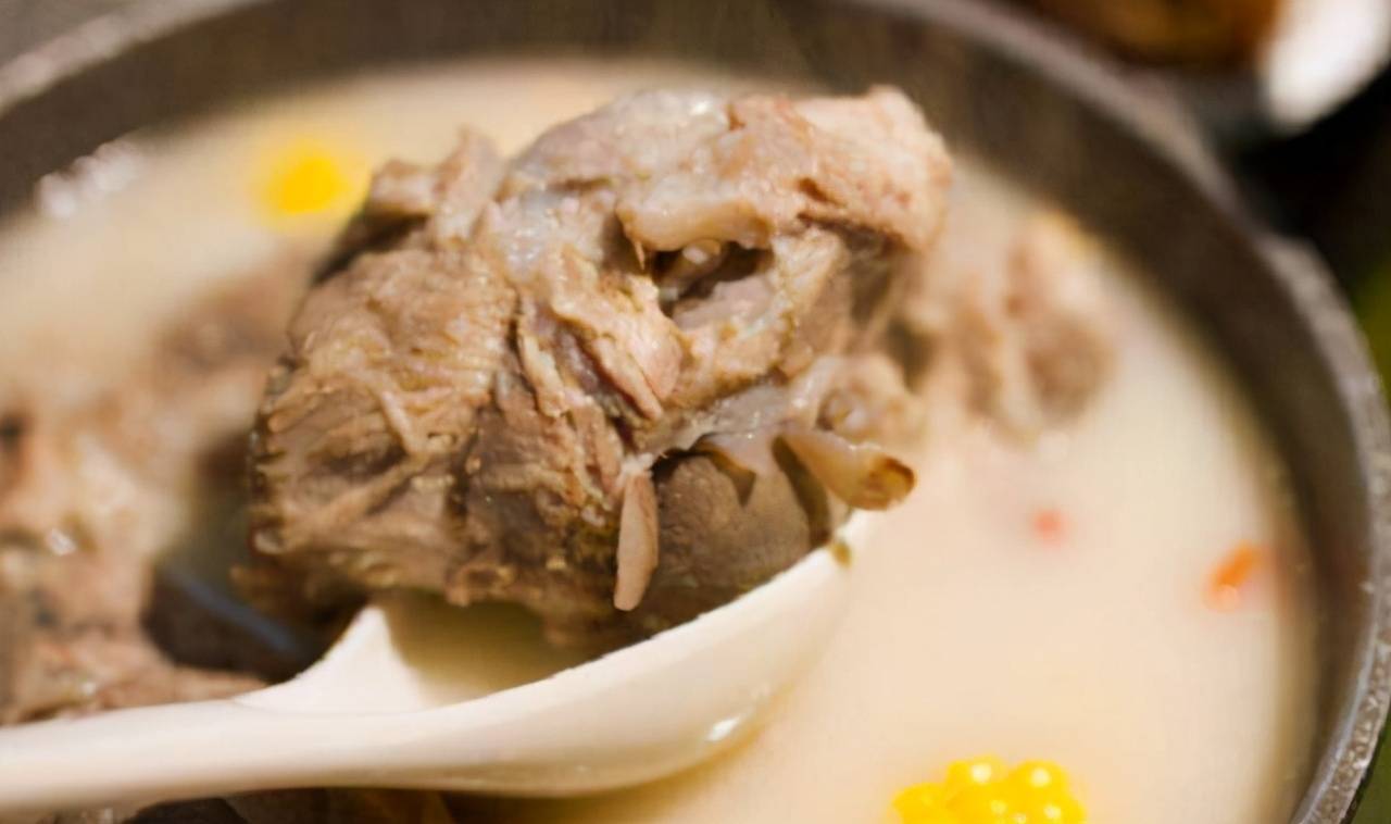 排骨汤怎么炖又白又鲜 c48ca3e9c61444aa942b8528bb7e909b.jpeg