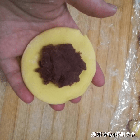 豆沙包怎样包好看 6608e5d5b73d4a9ca612c02f985aa25c.png