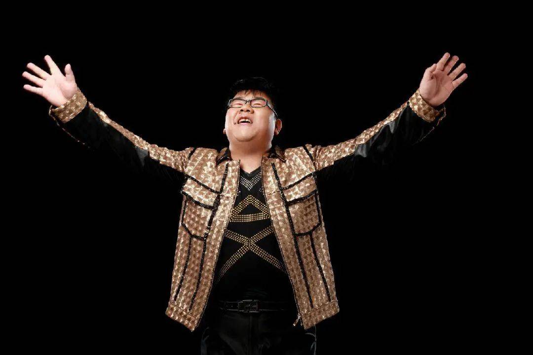 原创67盲人歌手杨光罕见亮相与谢东同台配合默契曾怒批朱之文