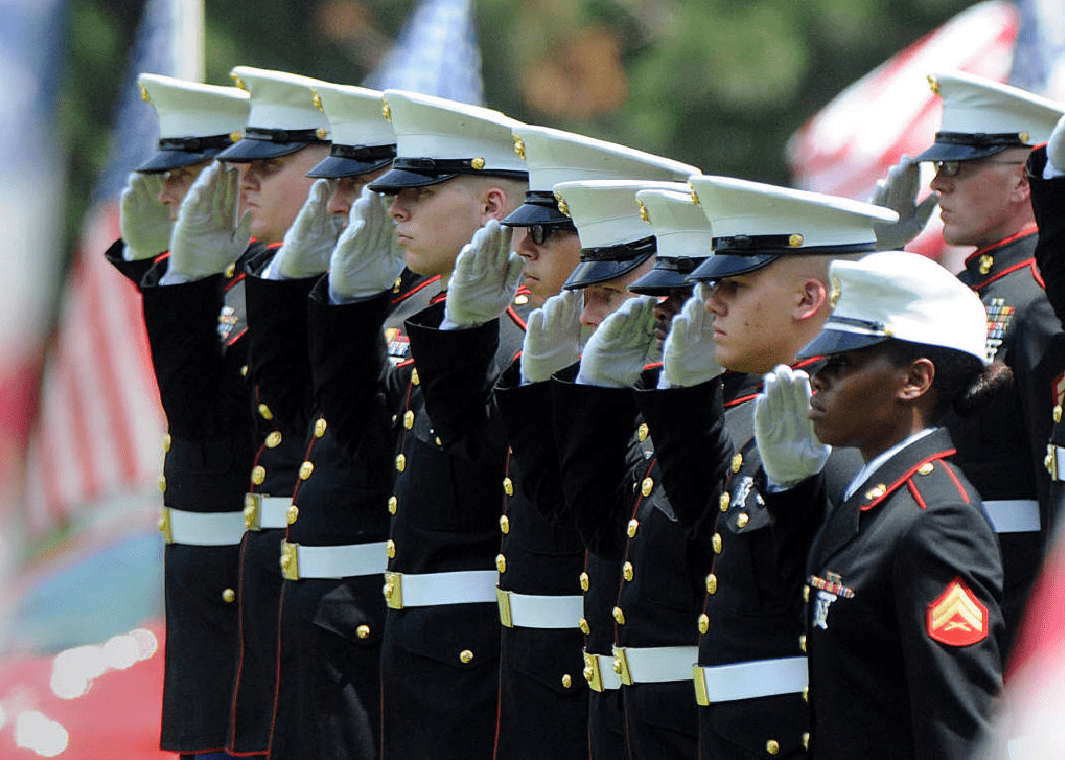 美國三軍儀仗隊,參加軍葬禮,展示美軍良好形象,還為徵兵做宣傳