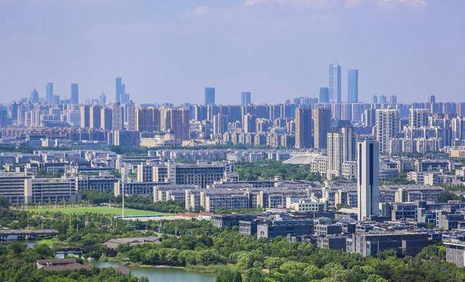 江苏最适合生活的城市，不是南京和苏州，而是这座新一线小城