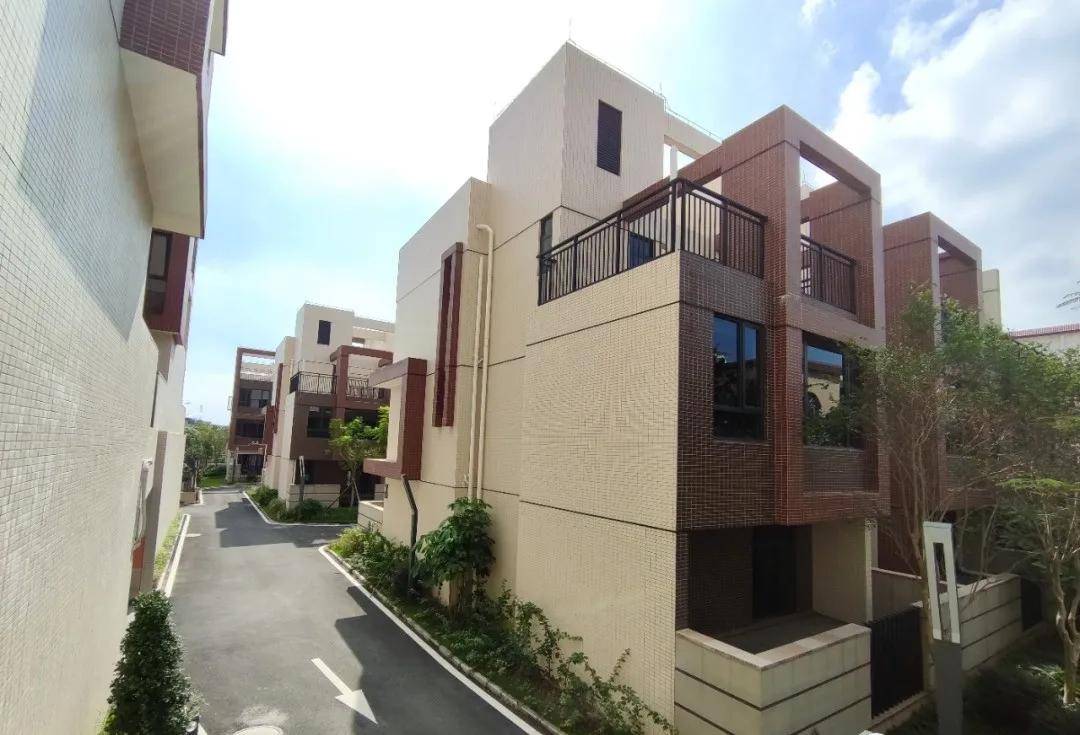 中山【力高澜湖峯景】售楼处电话—最新图文解析【官网发布】 中山【力高澜湖峯景】售楼处电话—最新图文解析【官网发布】