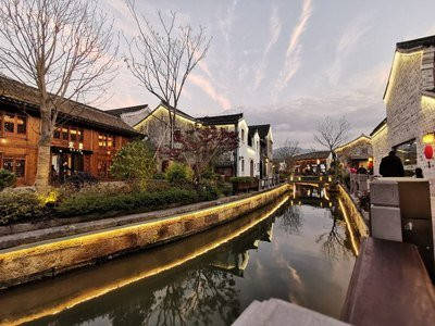 浙江私藏了一个千年古村，拥有浙东第一古街，风光不逊周庄