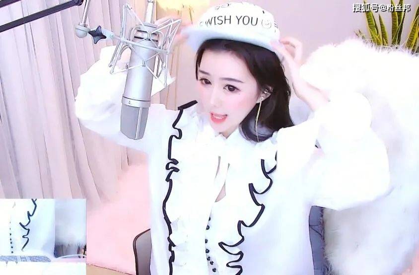 熟知话社零度的水友应该知道,她擅长"热情奔放"的舞蹈风格,作为重庆的