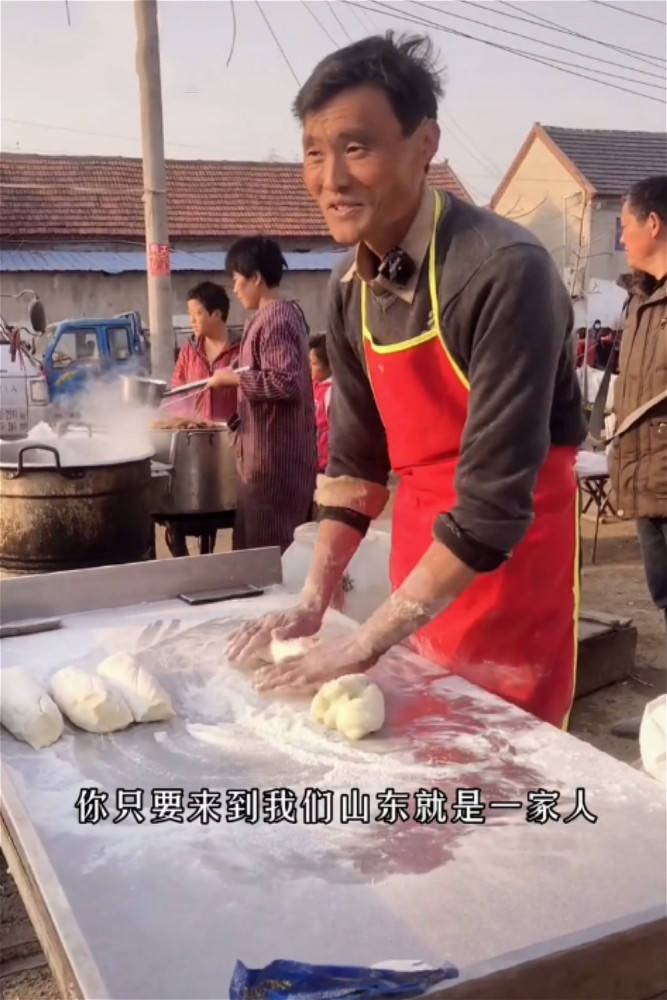 持续火爆,山东拉面哥带动了整个村的经济!村干部集体商讨