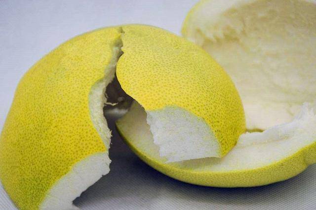 柚子皮扔了太浪费5个方法处理能吃还能用变废为宝