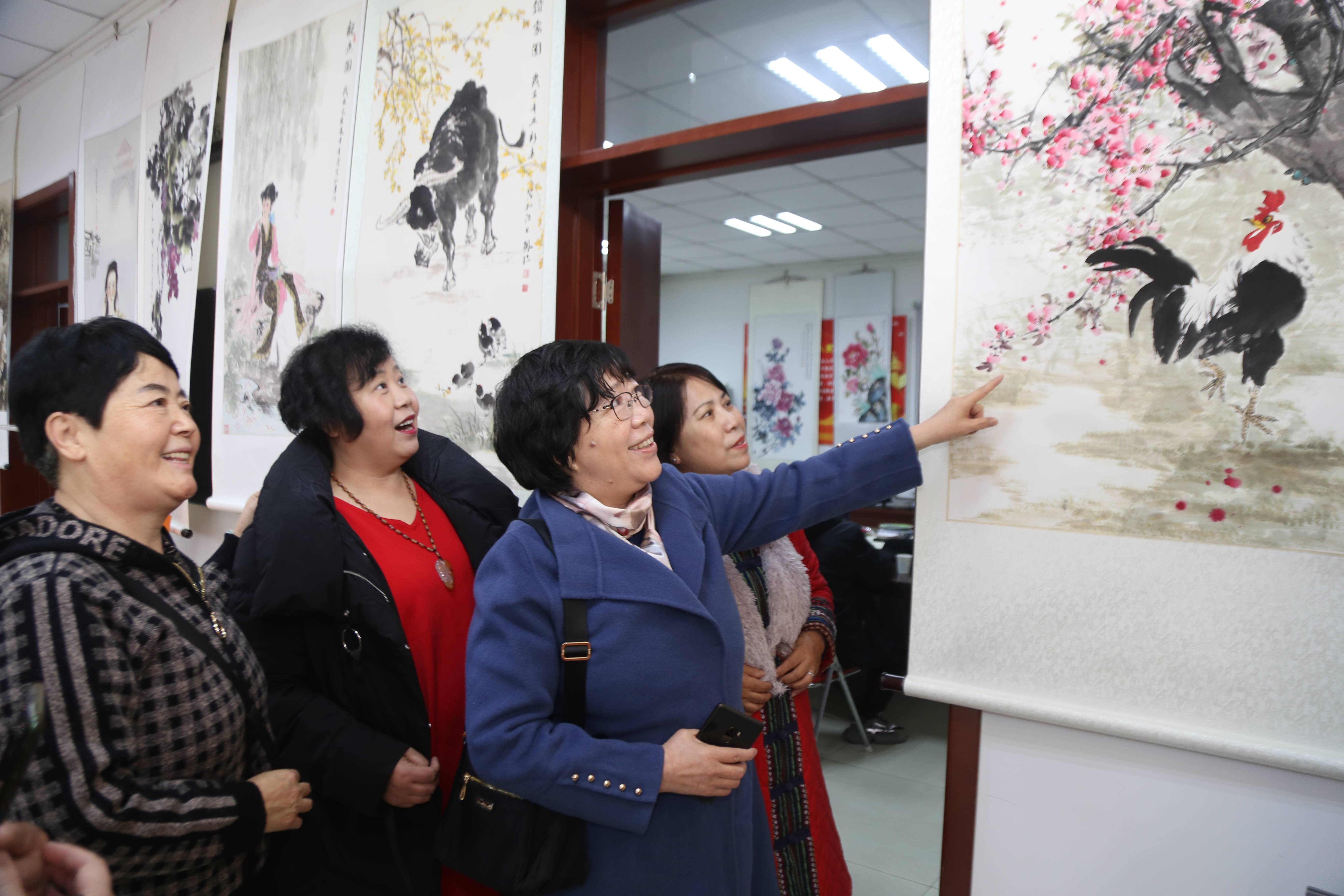 《津城人民獻英雄》著名山水畫家孫雲川講解自己畫作著名畫家王山嶺