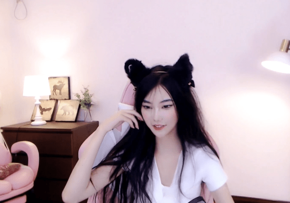 女神|她是王者最美主播，女神节热舞，起身的瞬间引来超管，韩涵好眼光