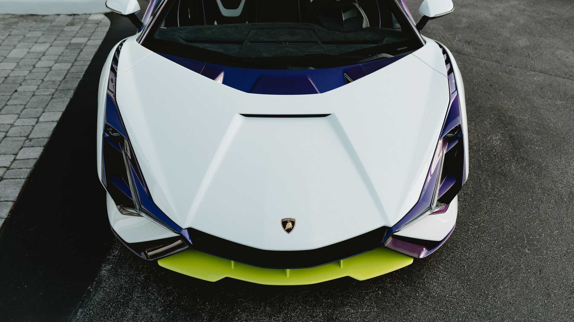 这辆兰博基尼sian真酷售价360万美元采用紫色车身和绿色饰边