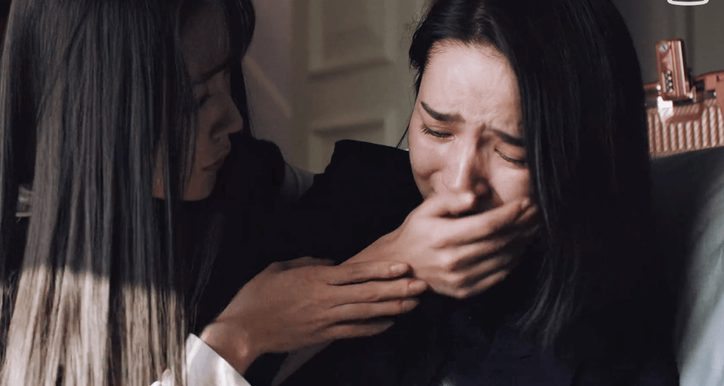 未婚夫贾长安死了,她站在太平间怅然若失,回到房间抱头痛哭,那一刻,看