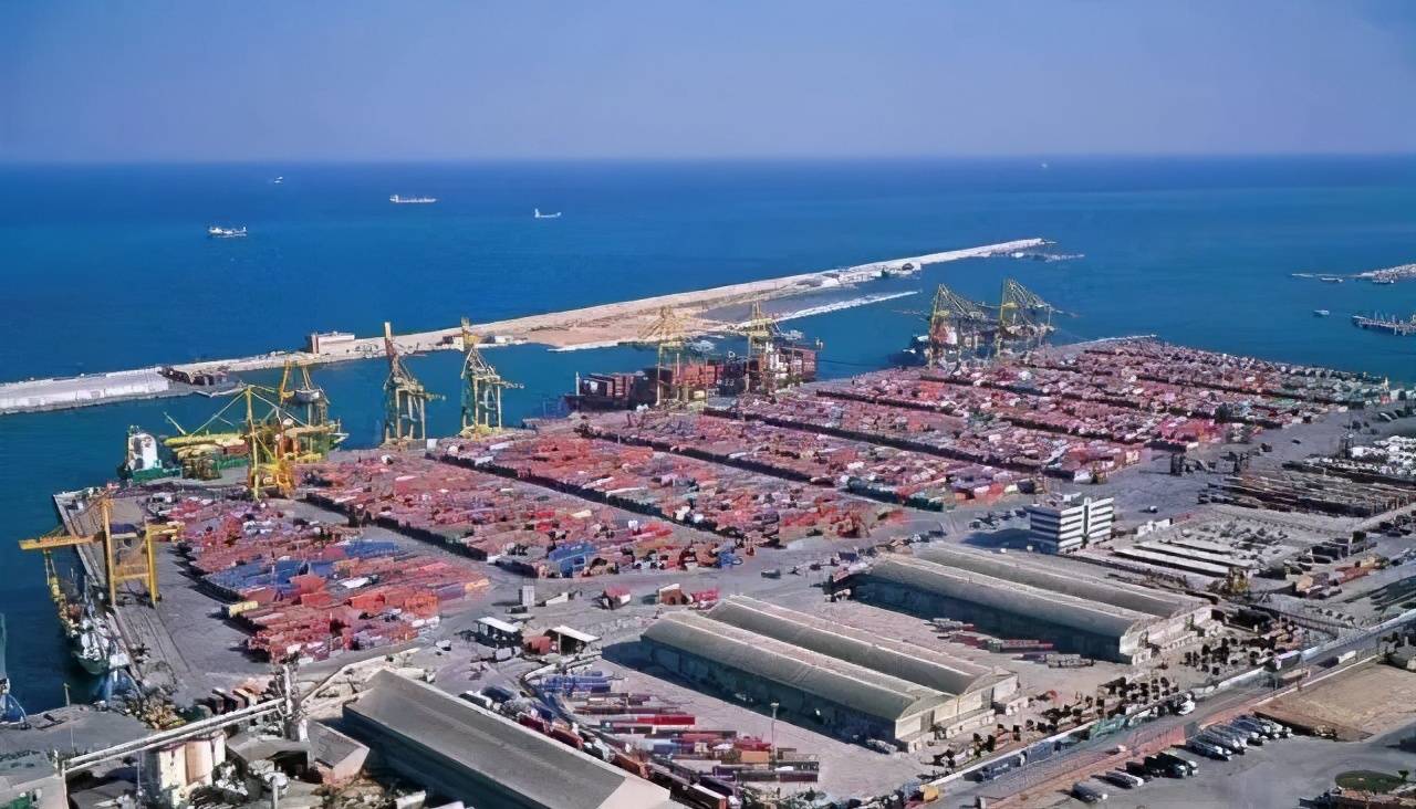 世界上最大的船厂 090f6b48065a41879f77a8c5d94168d4.jpeg