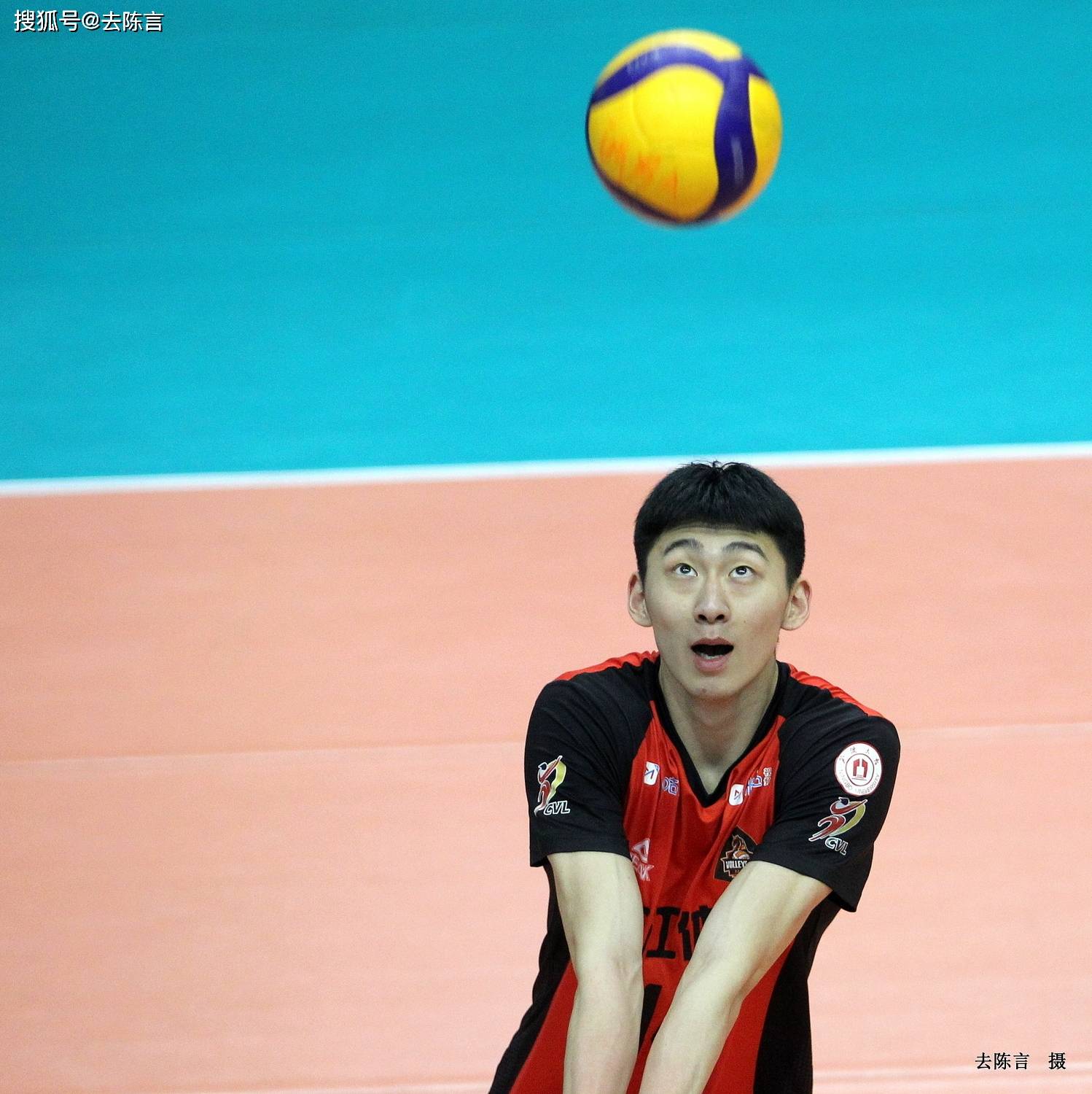 图说 浙江体彩男排备战新赛季联赛_李咏臻