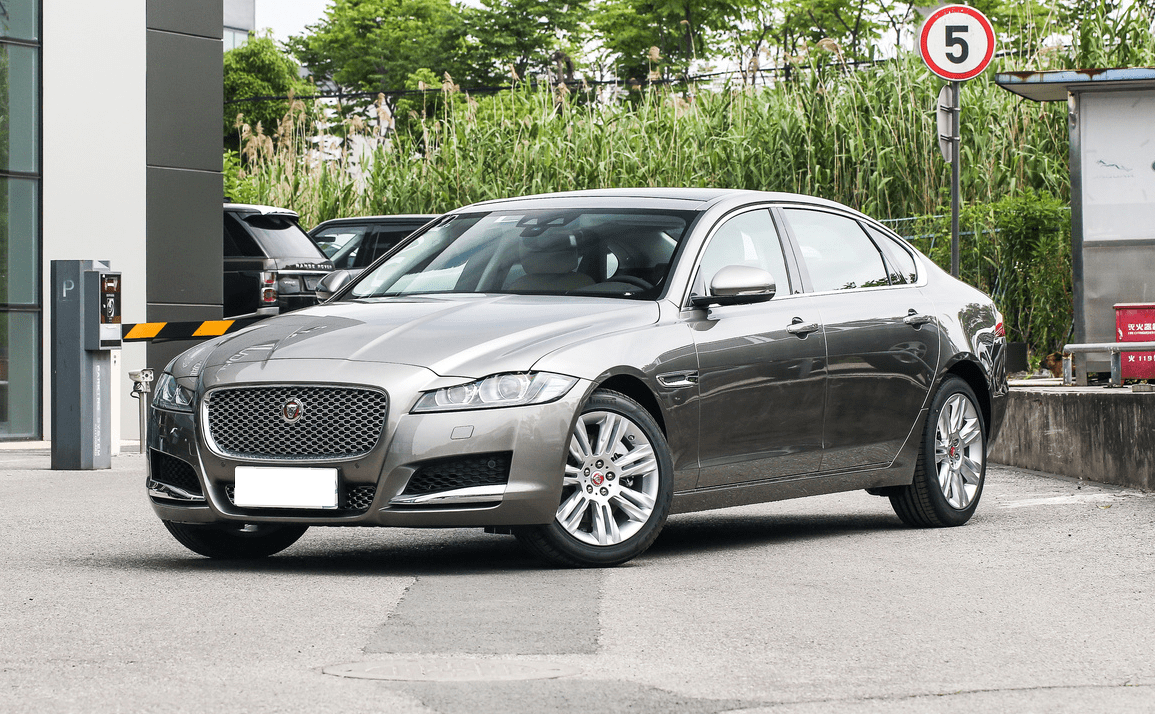 捷豹xfl降至25万多长超5米入门200马力还买3系